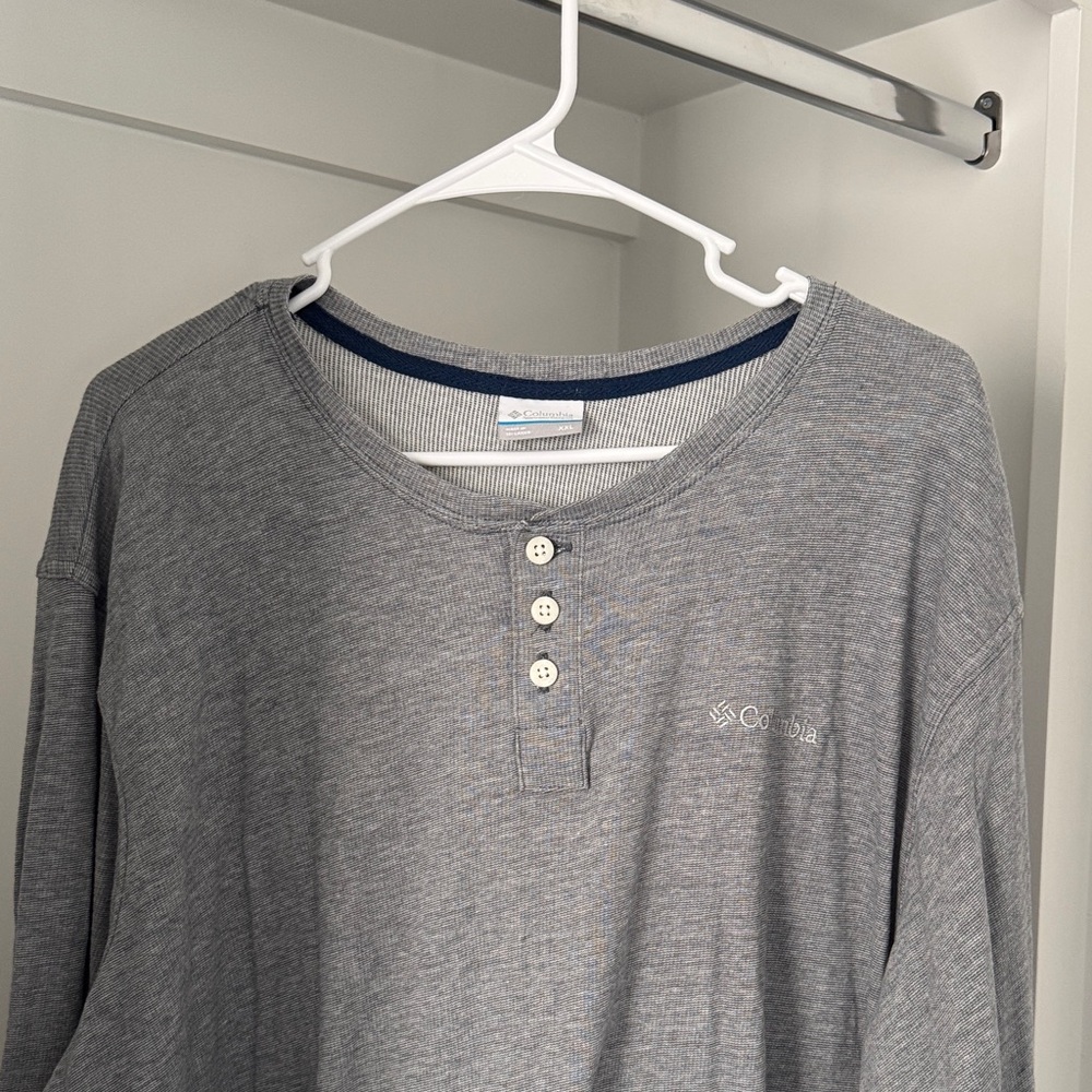 Columbia Men's Long Sleeve Gray Henley